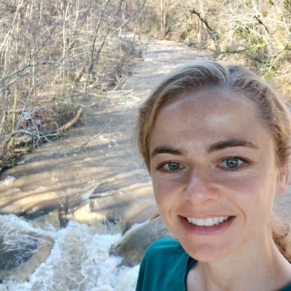 Meet your Posher, Caitlin